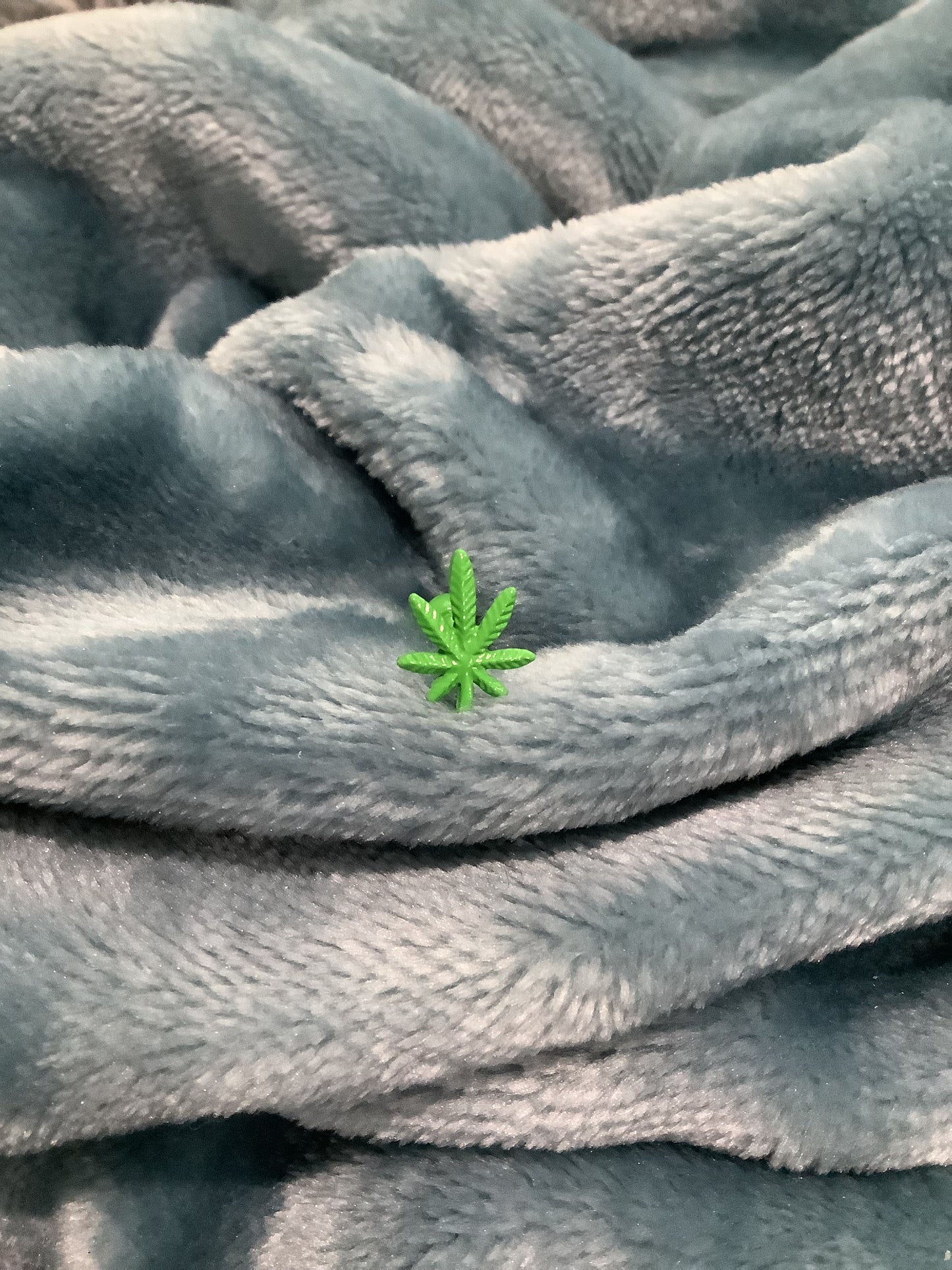 420 Leaf Tongue Ring