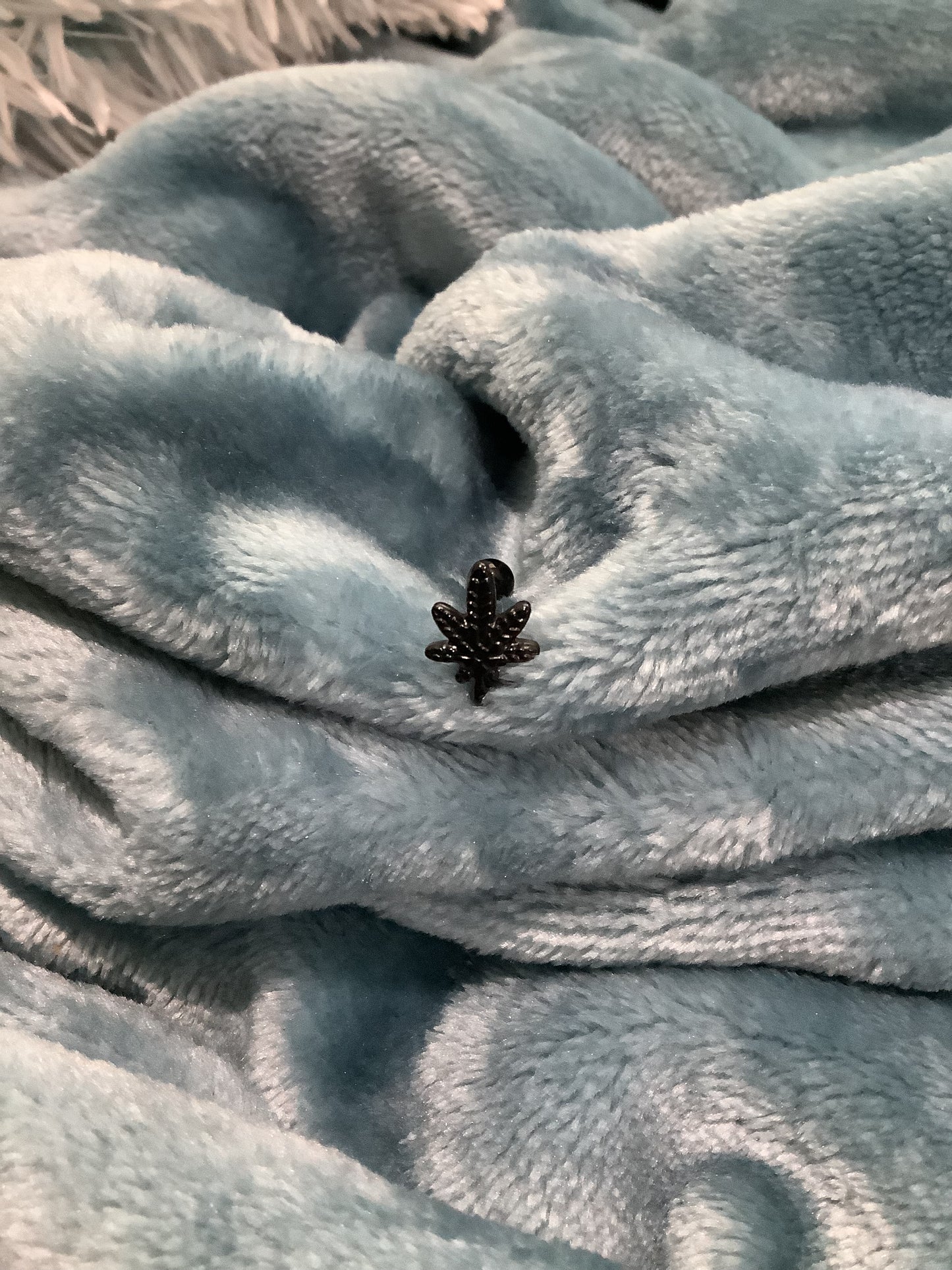 420 Leaf Tongue Ring