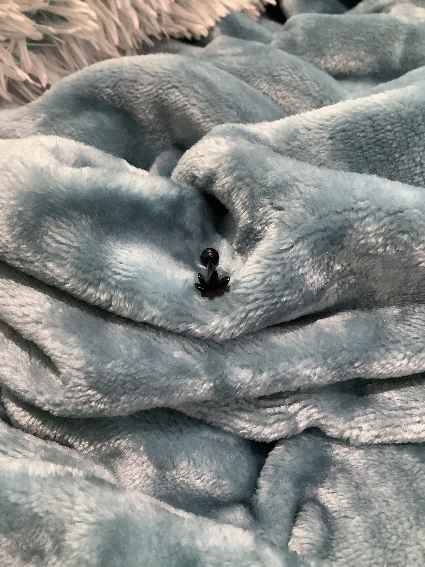 420 Leaf Tongue Ring